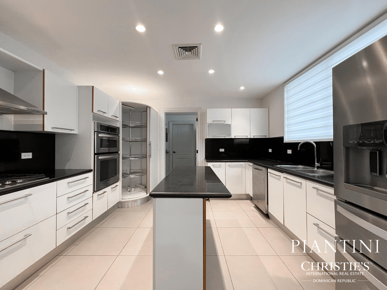 Piantini Condo, Santo Domingo.