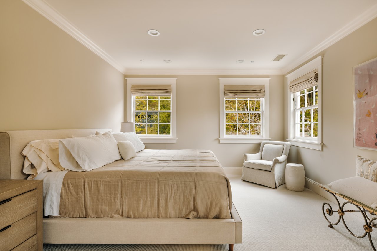 2435 Mandeville Canyon Rd 