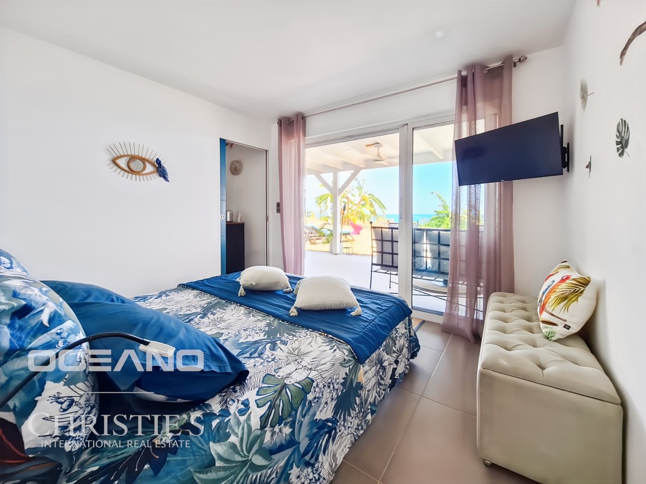 Sea View Villa + 2 Bedroom Apartment – Sought-After Area
