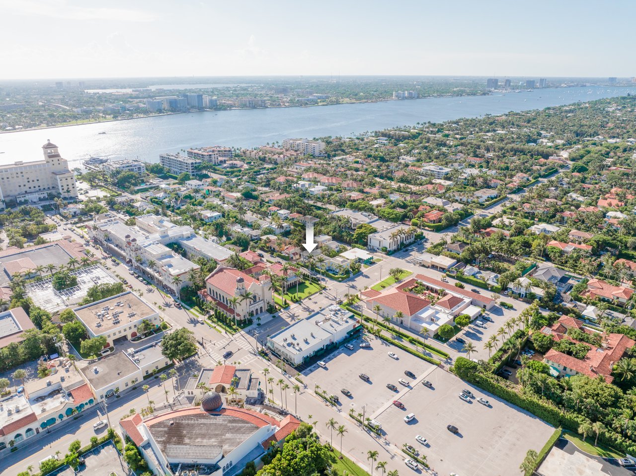 Charming Like New Residence In Town