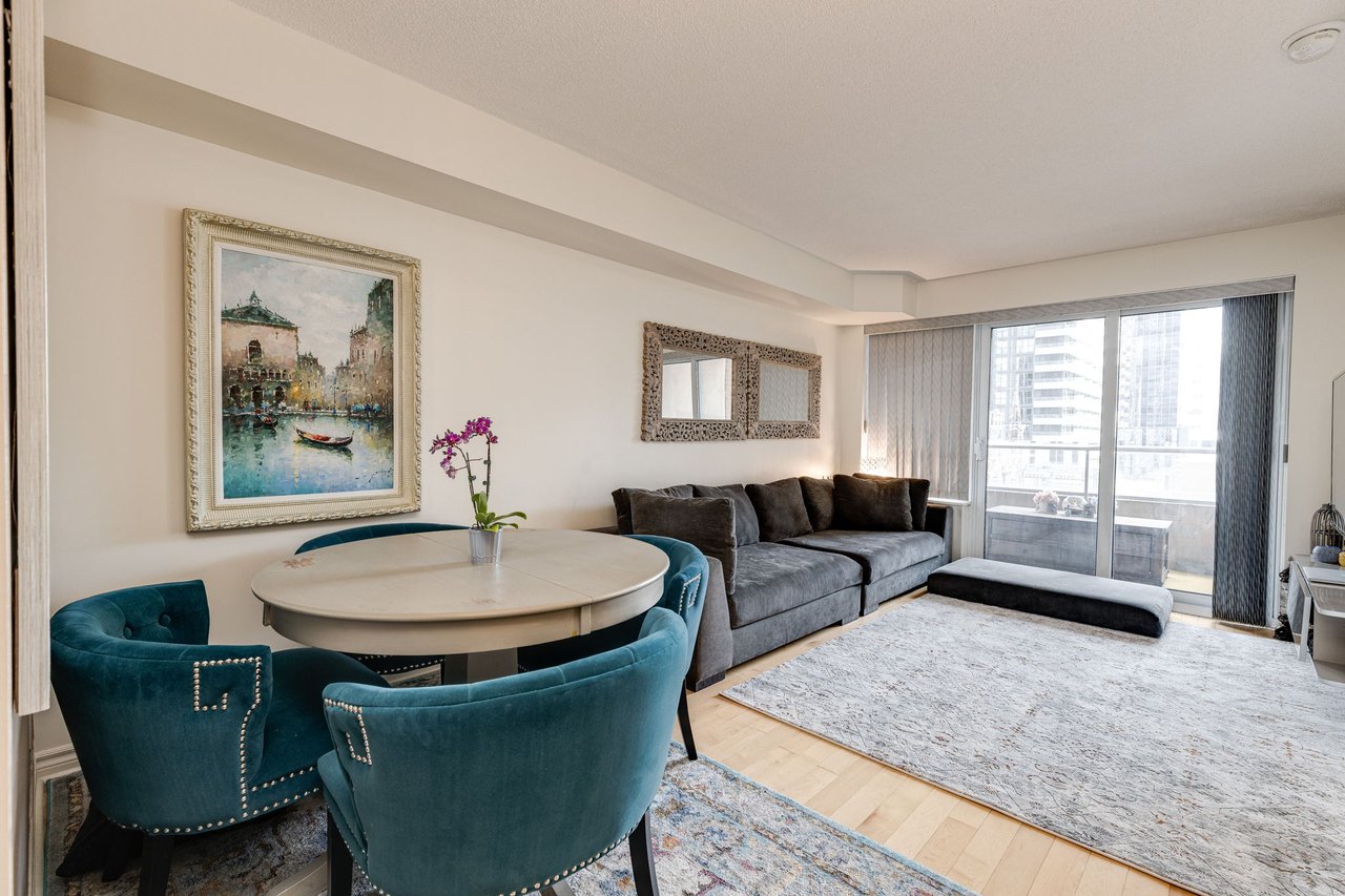 250 Wellington St W 535