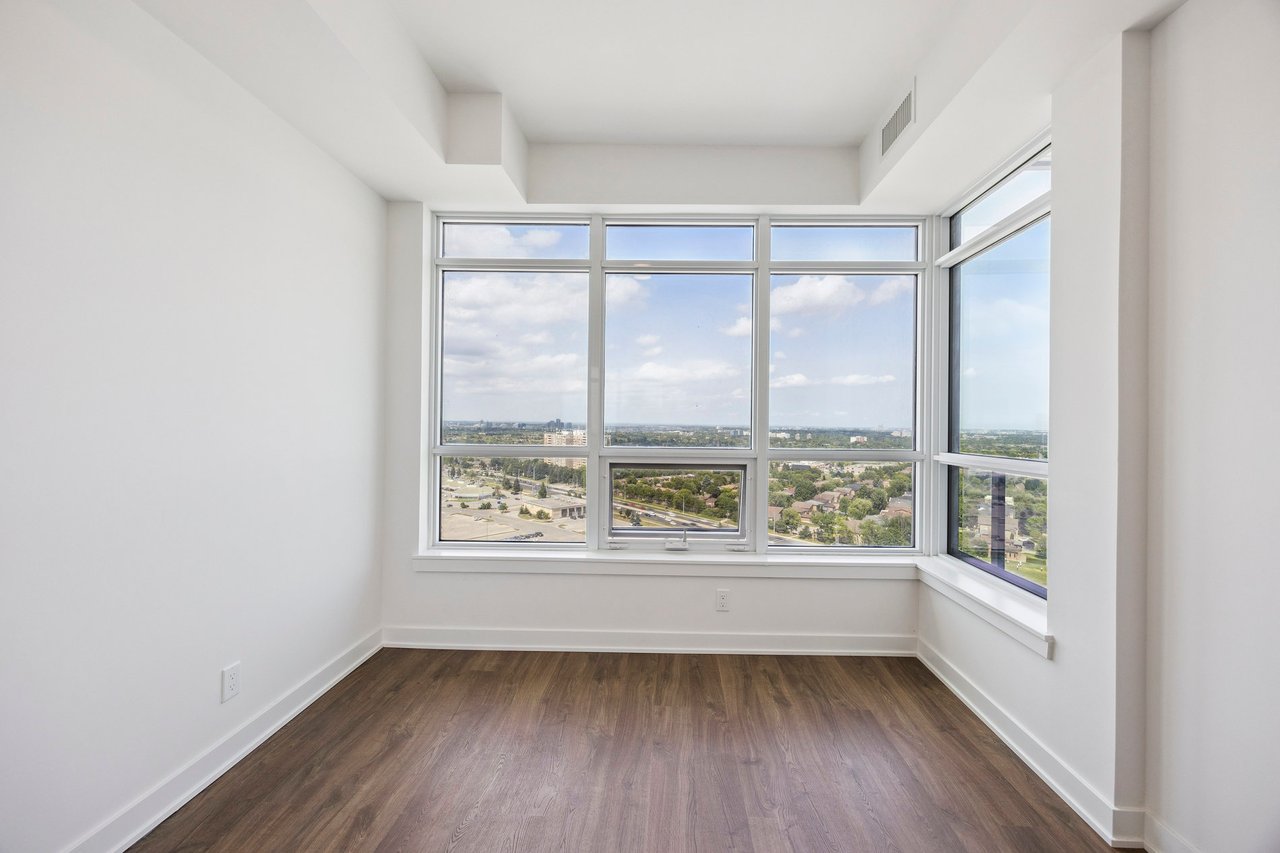 50 Upper Mall Way #2109
