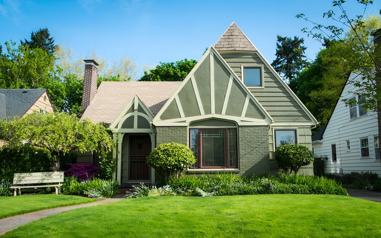 The Advantages of Buying an Old Home