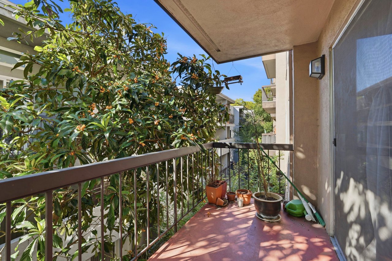 407 Orange St 206