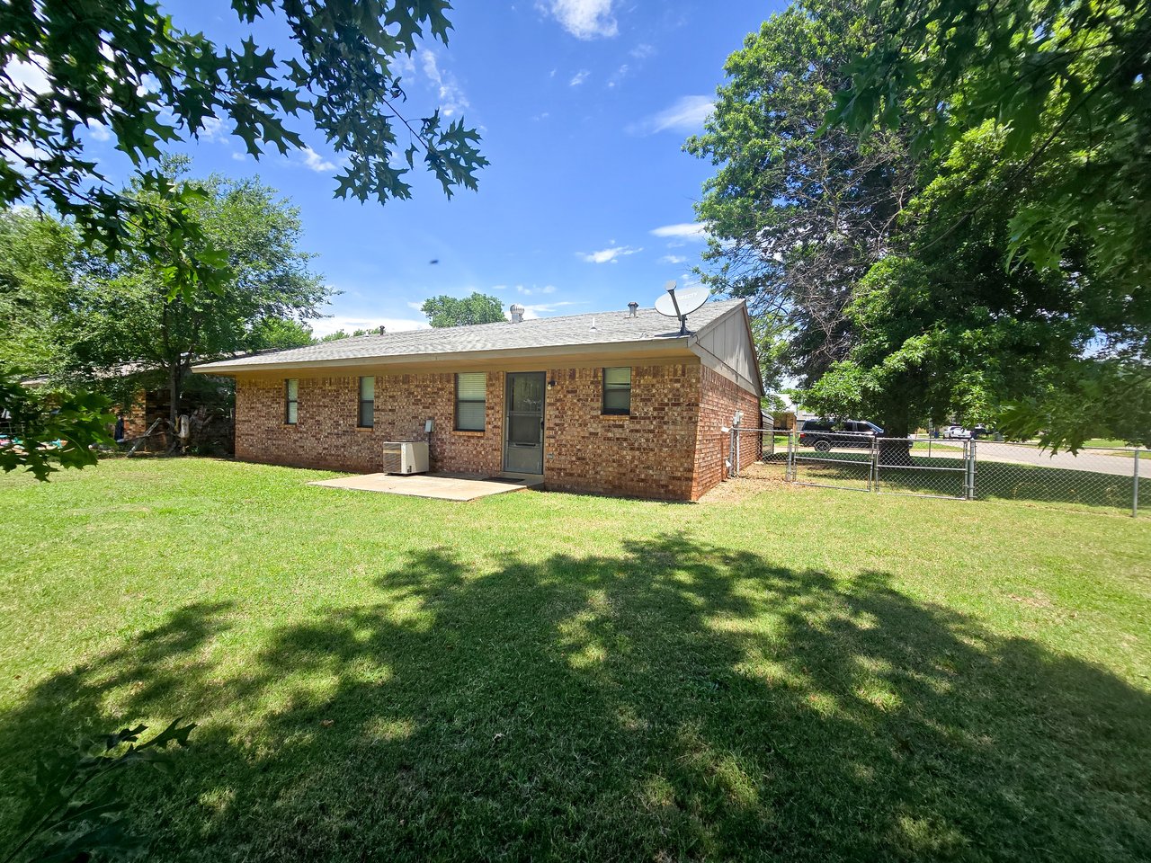 1218 Whispering Glen 
