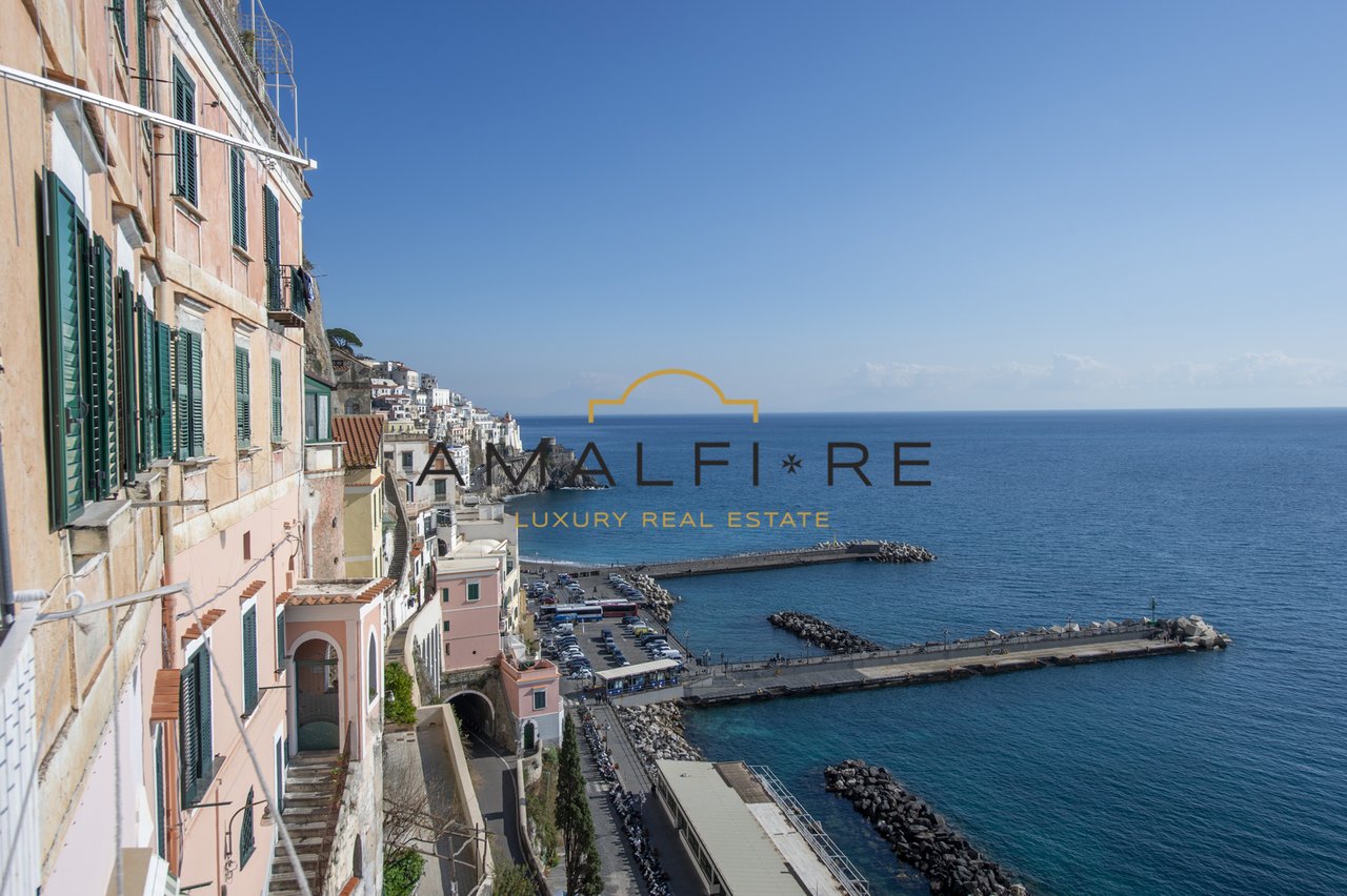 Seafront Apartment in Amalfi Center