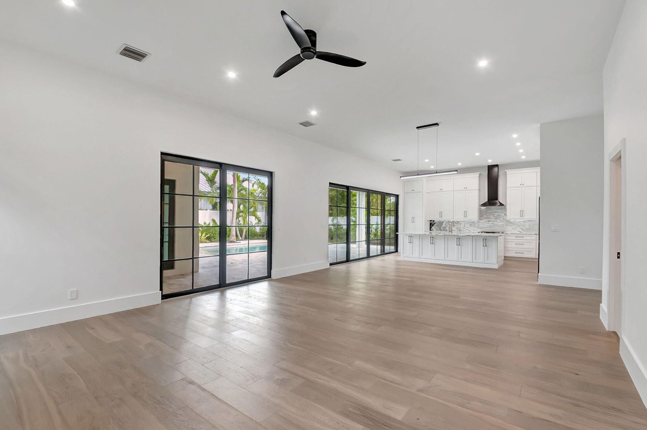 17 NW 16th St