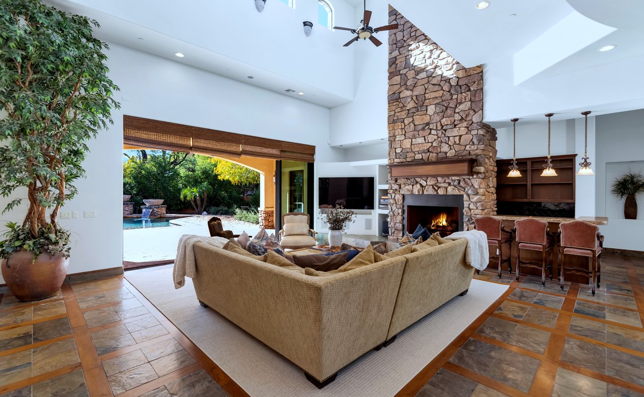 7233 E ROYAL PALM RD