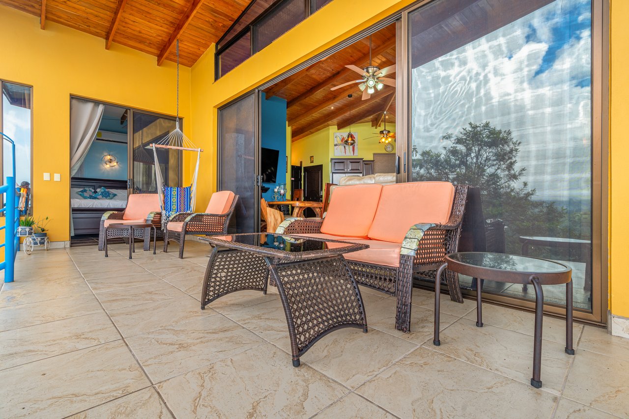 Luxury 4-Bed Villa with Ocean Views & Infinity Pool in Ojochal