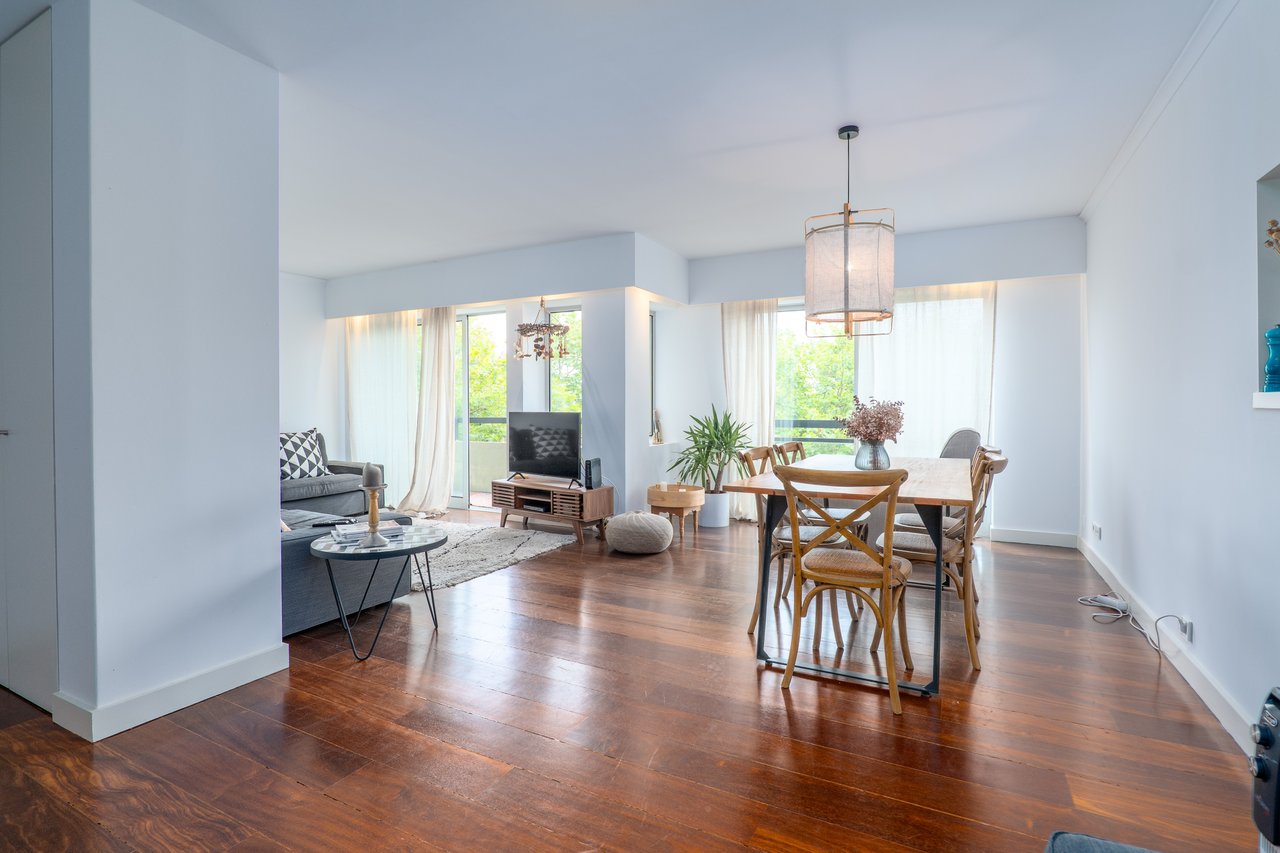 Sea View 2-Bedroom Apartment for Rent in Tranquil Foz Location