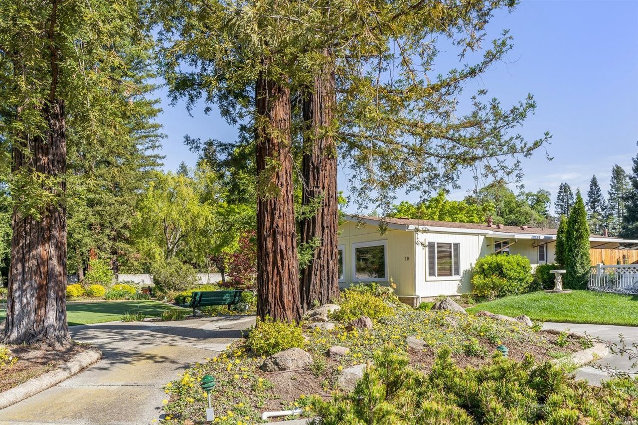 10 Los Robles Ct