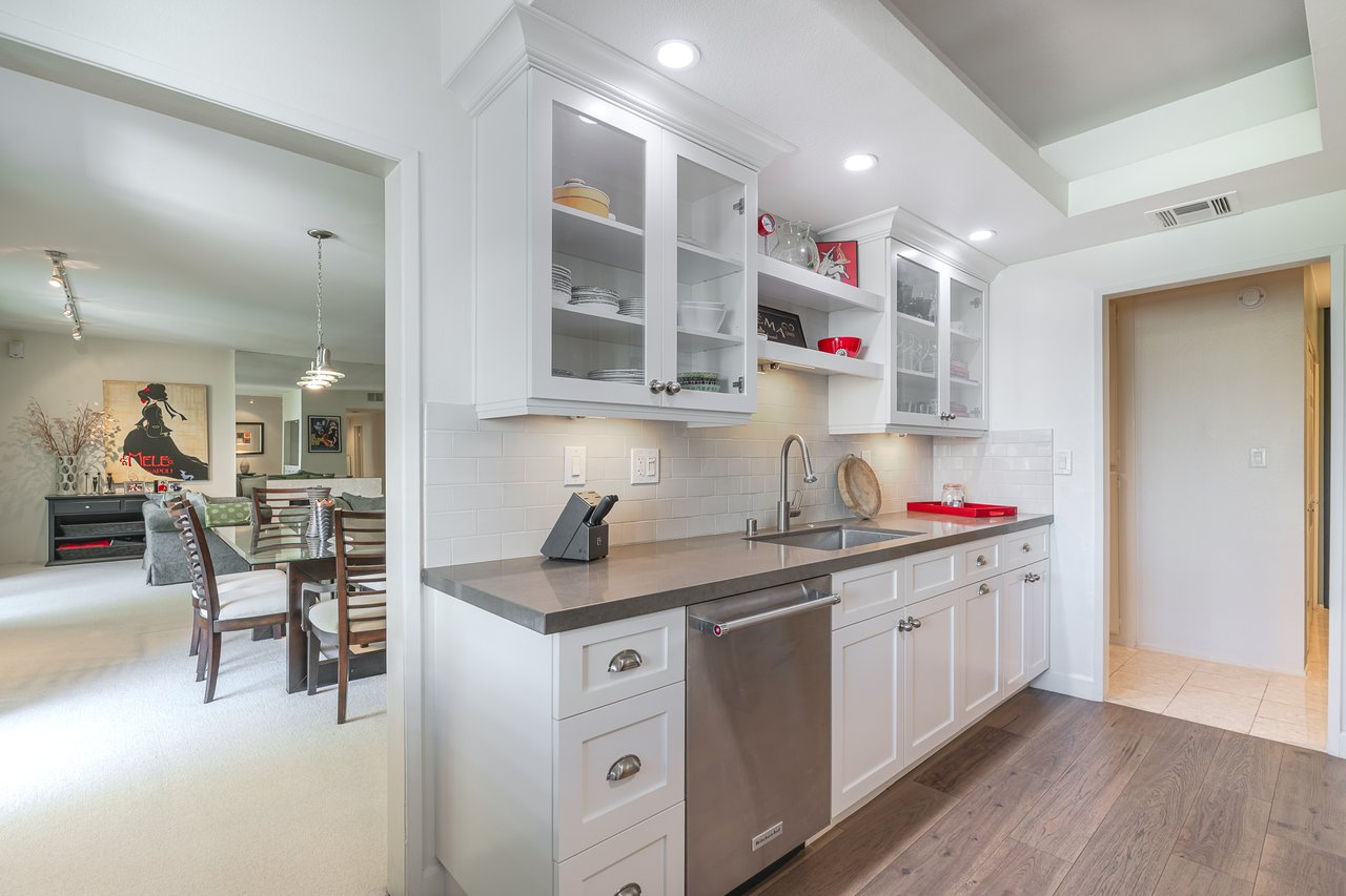 11322 Camarillo #201