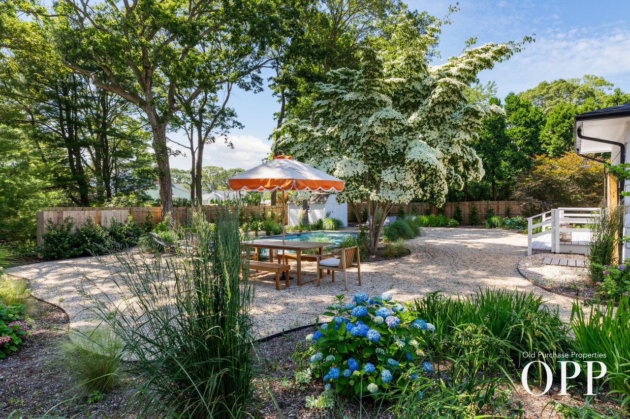 A BELLPORT VILLAGE RETREAT