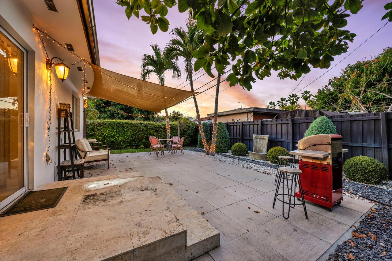 Convenient and Charming Coral Gables Retreat