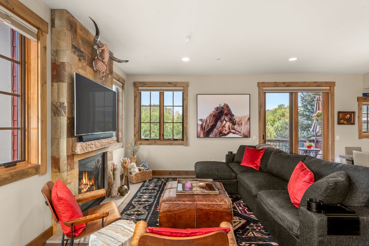 Shadowrock Townhome with Stunning Mountain Views