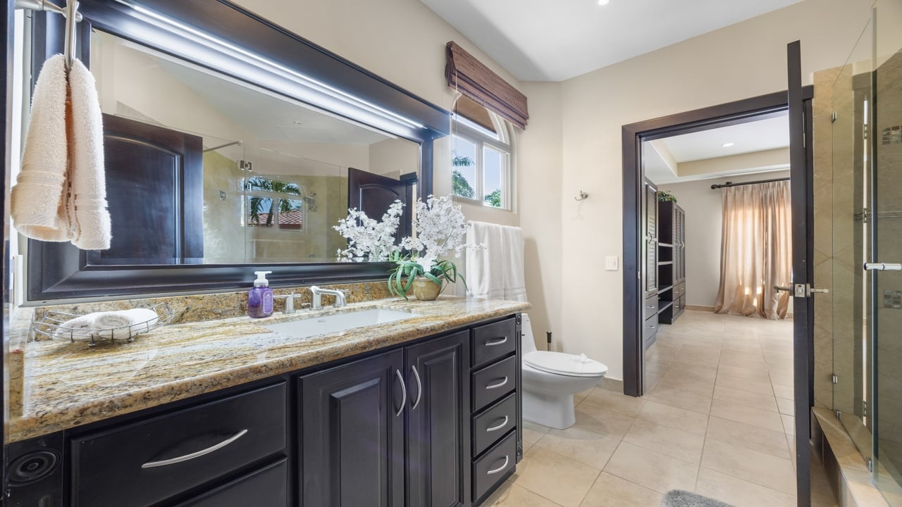 Exquisite Estate in Catalina Cove – Walk to the Beach, Live the Dream