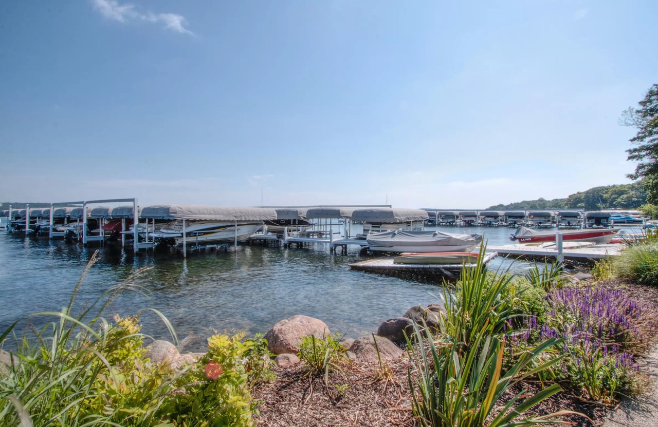 158 Abbey Springs Dr