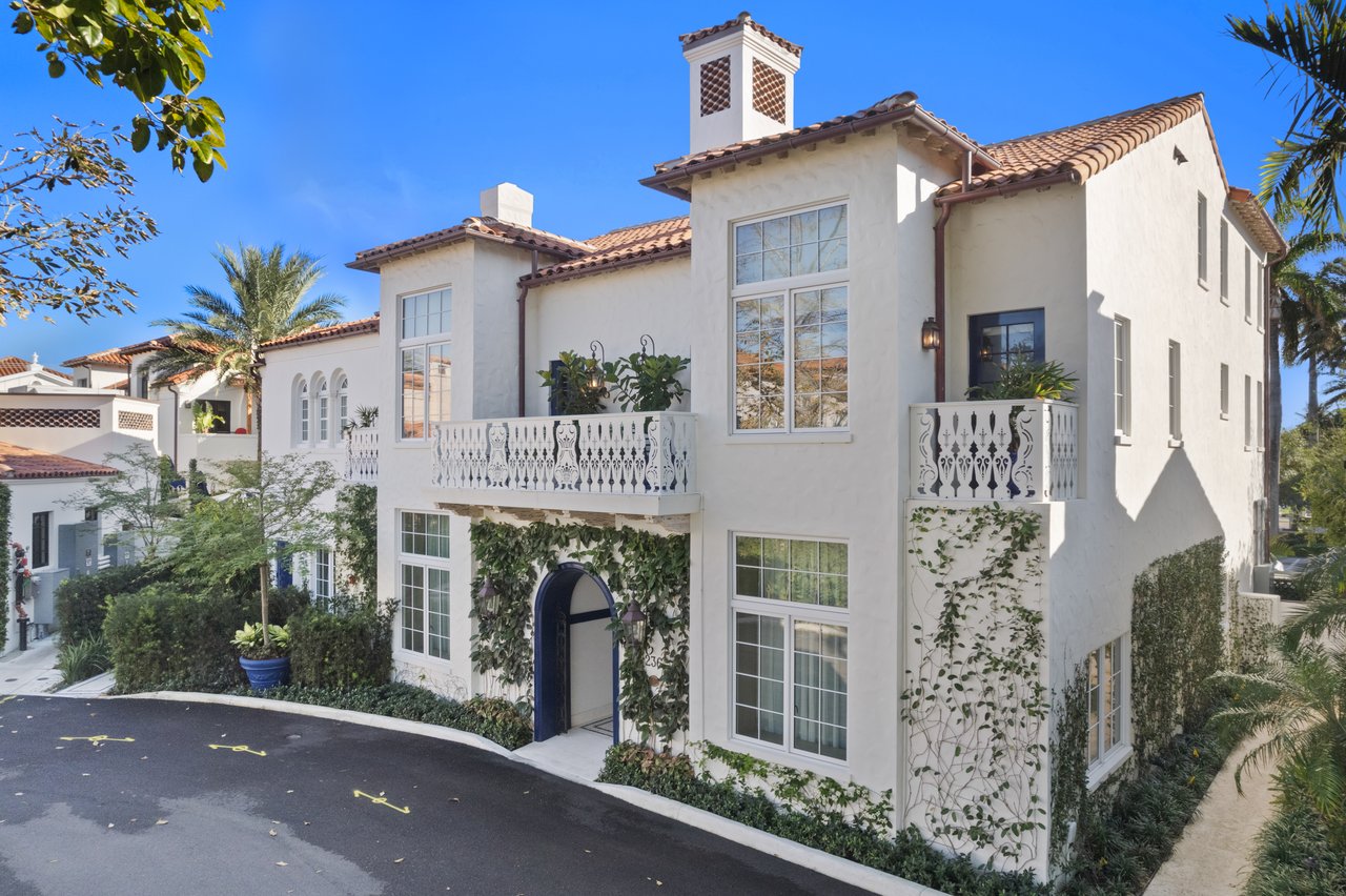 Mid-Island Townhouse