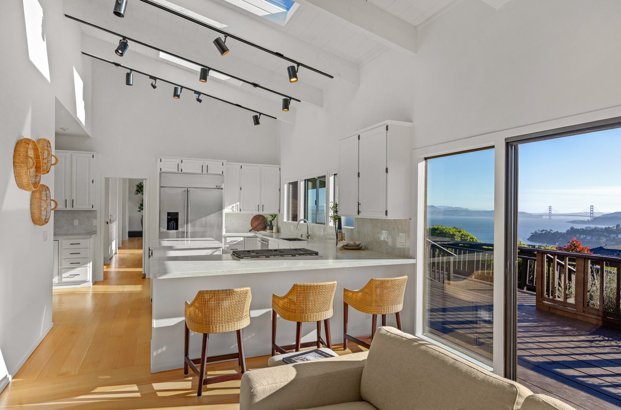 Sweeping Views of San Francisco and the Golden Gate Bridge