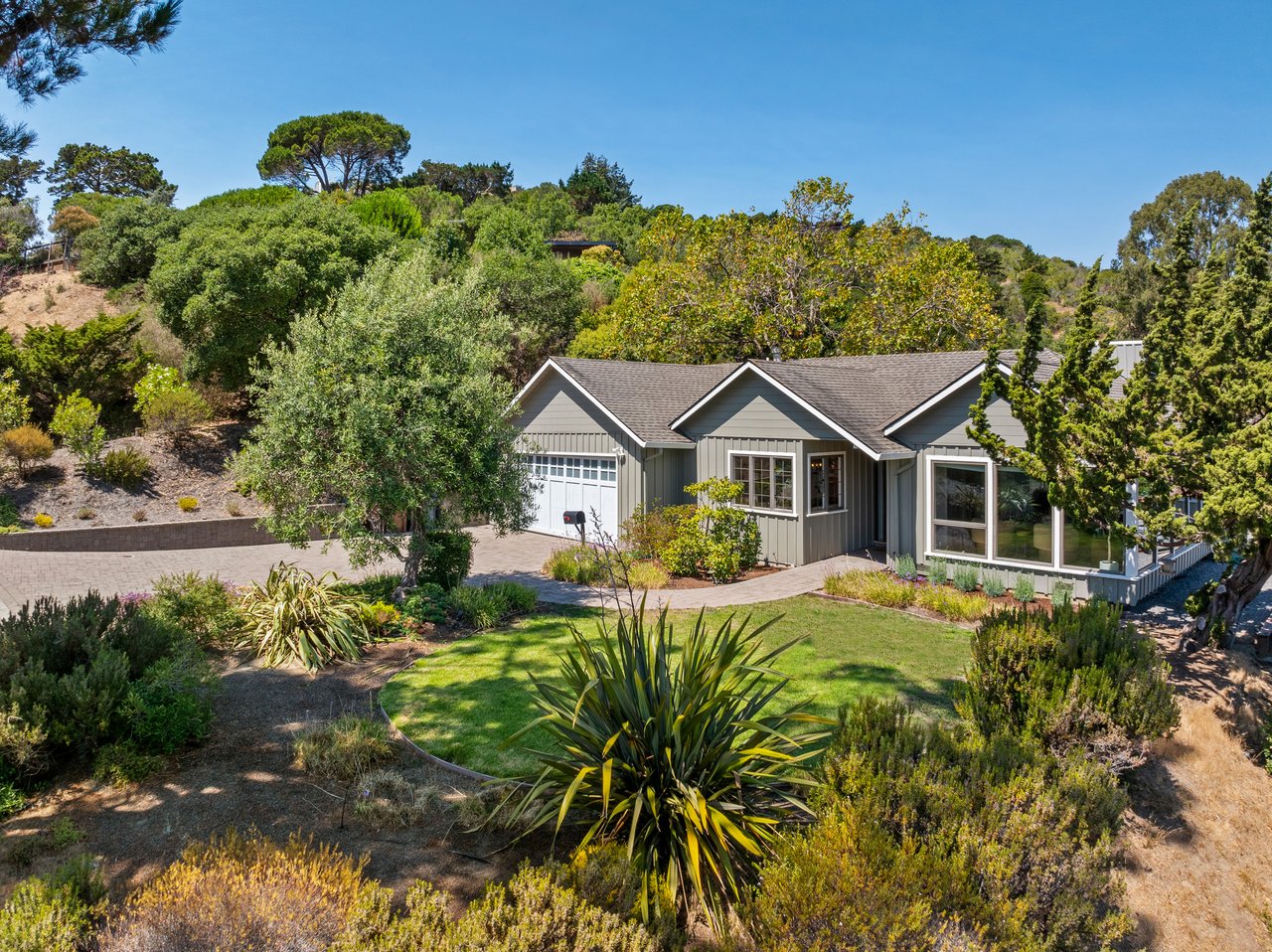 Single Level Retreat with Sweeping Bay Views