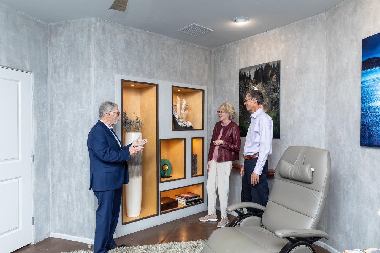 How should you price your (luxury) home for sale