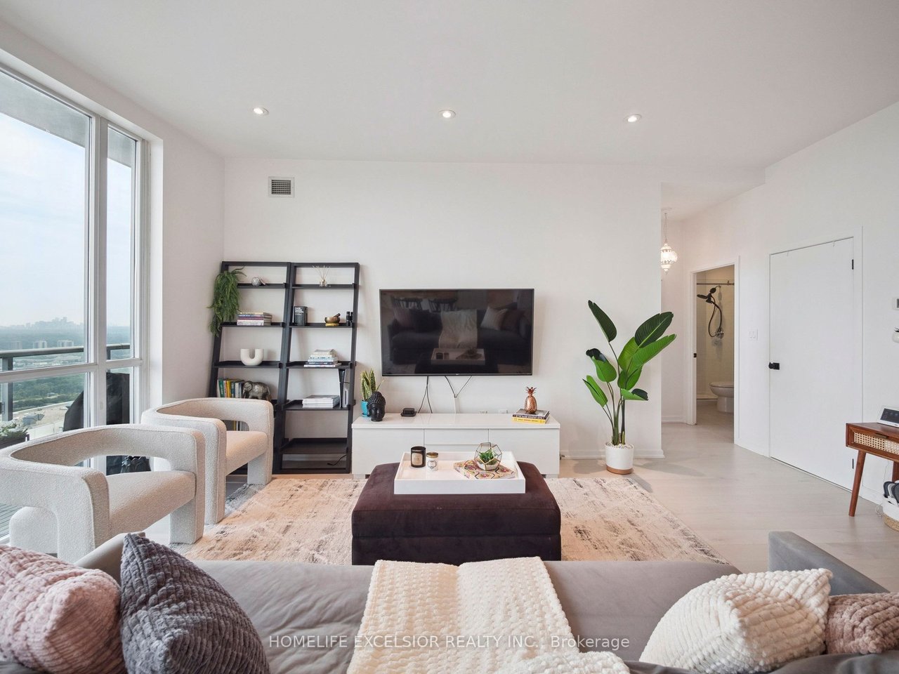 PENTHOUSE IN EMERALD CITY 