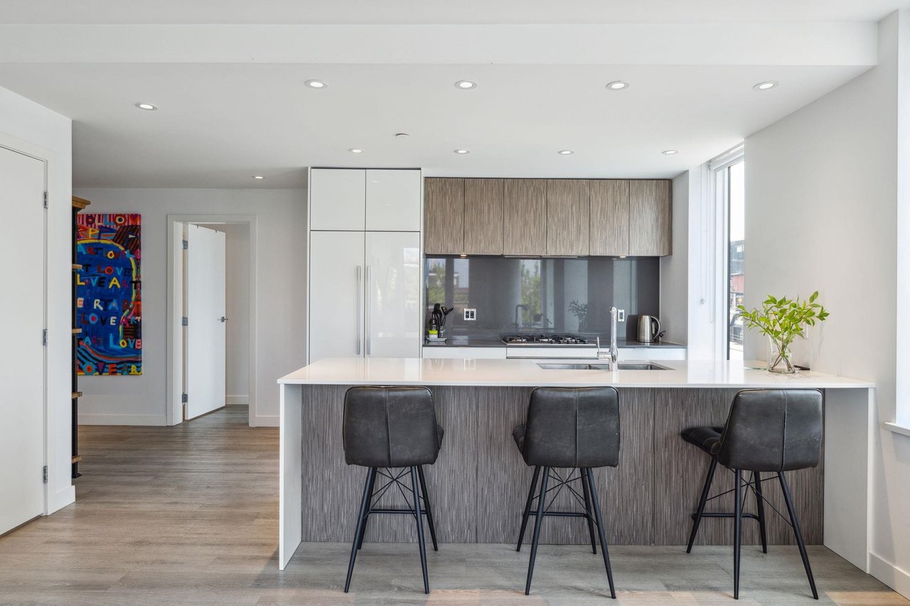 209 E 7th Ave, #302