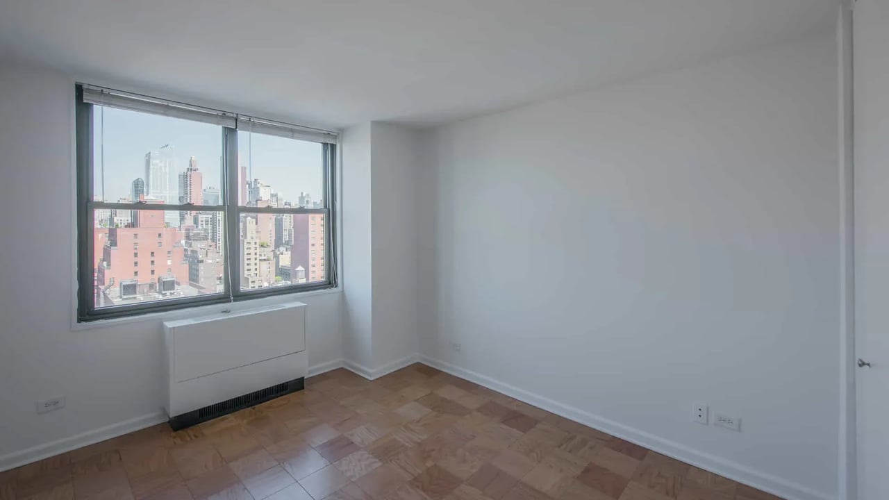 240 E 27th St 27G