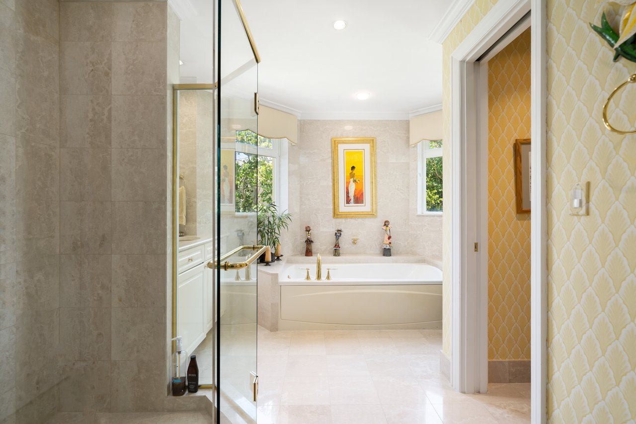 207 Beach Manor, Bayroc