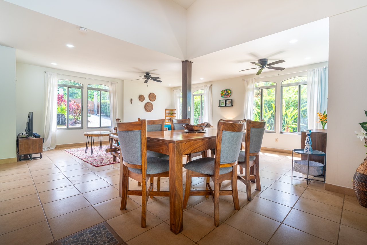 Casa Luna, 3bed /3bath Private Oasis, Convenient Location