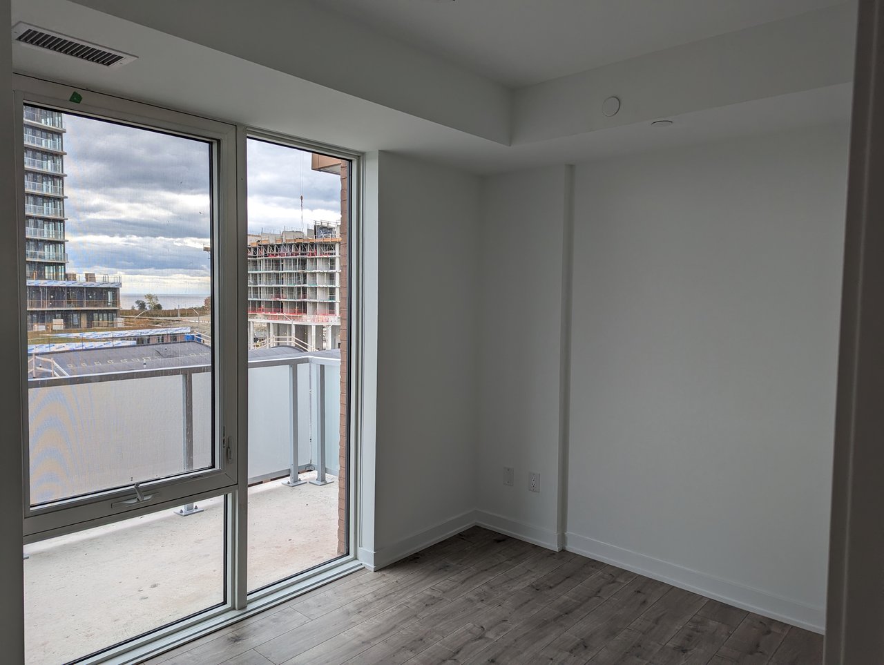 447-215 Lakeshore Rd W