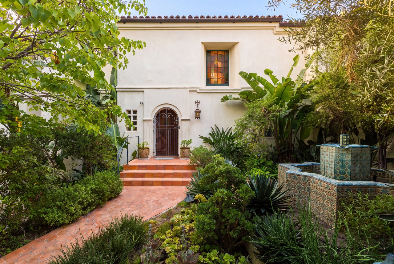 3842 Carnavon Way, Los Feliz 