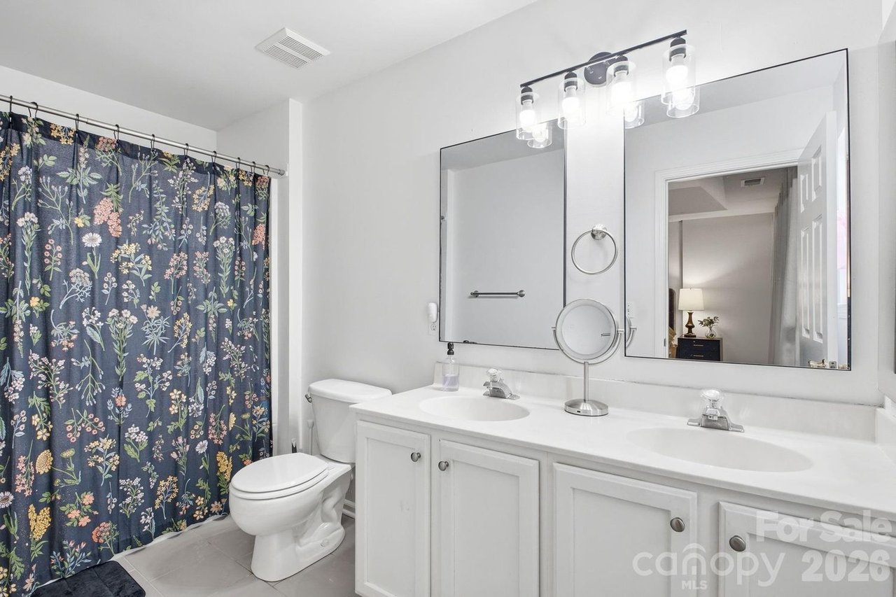 Steele Creek | Gem of an End-Unit