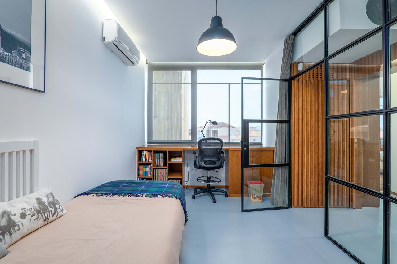 2 Bedroom + 1 Loft with Harbor Views in Central Matosinhos