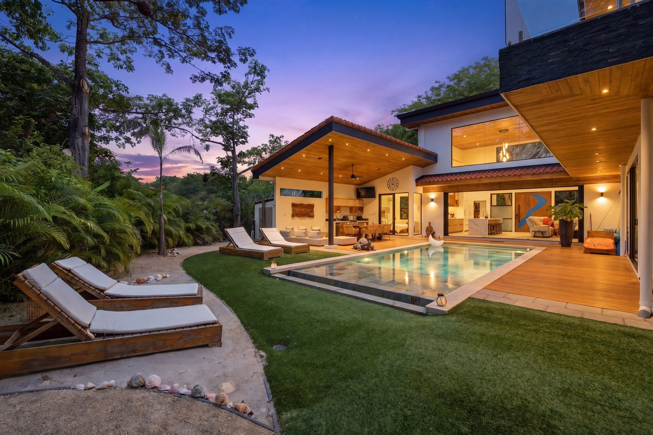 Casa La Ola Perfecta | Luxury 5-Bedroom Home with Pool Near the Beach in Hacienda Pinilla
