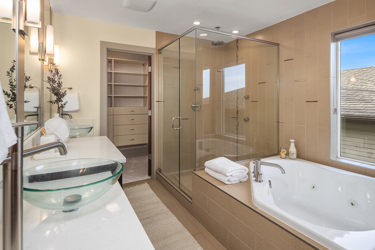 Elevated Contemporary Living on Queen Anne