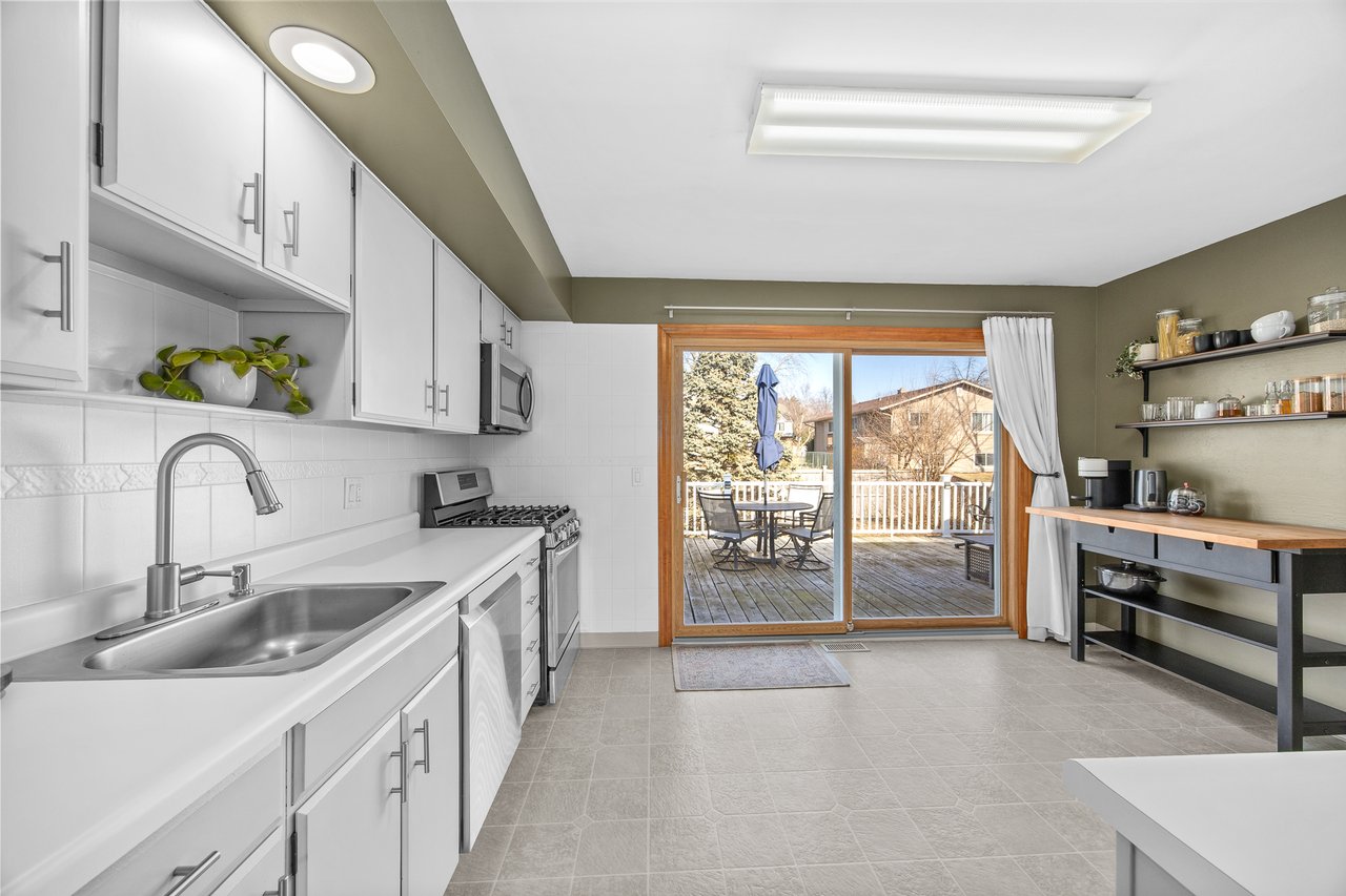 2422 Stonewall Avenue