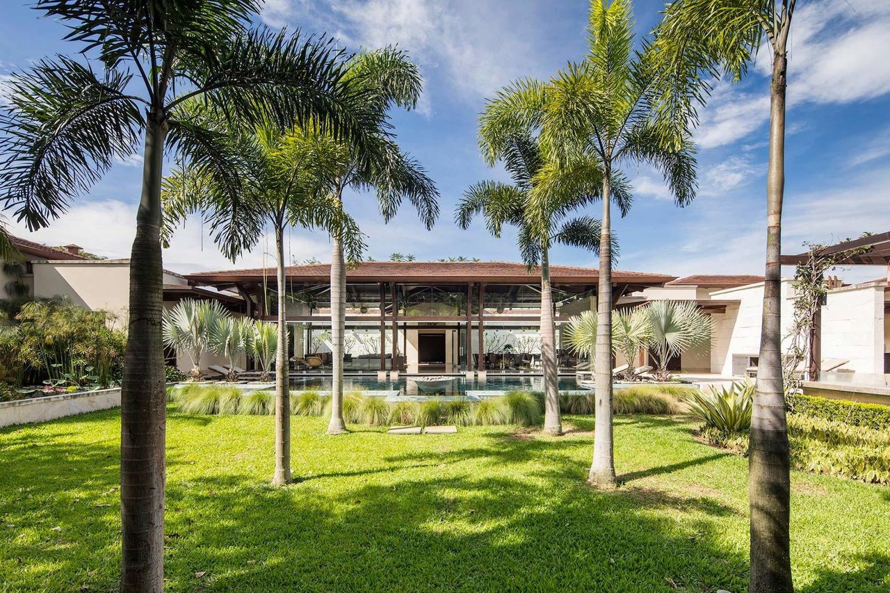 Tropical Single Story Estate, Santa Ana, San Jose