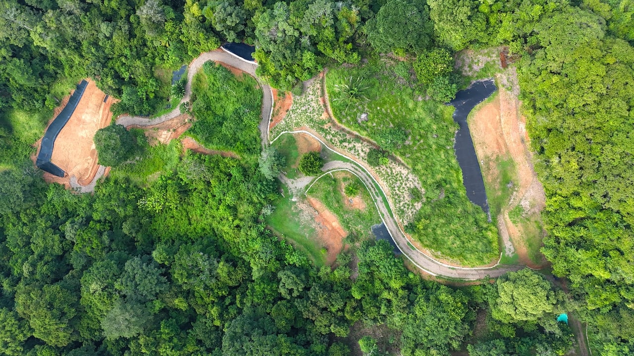 30-ACRES OF LAND WITH RIVER ACCESS, ROADS, AND BUILDING PADS IN LAGUNAS