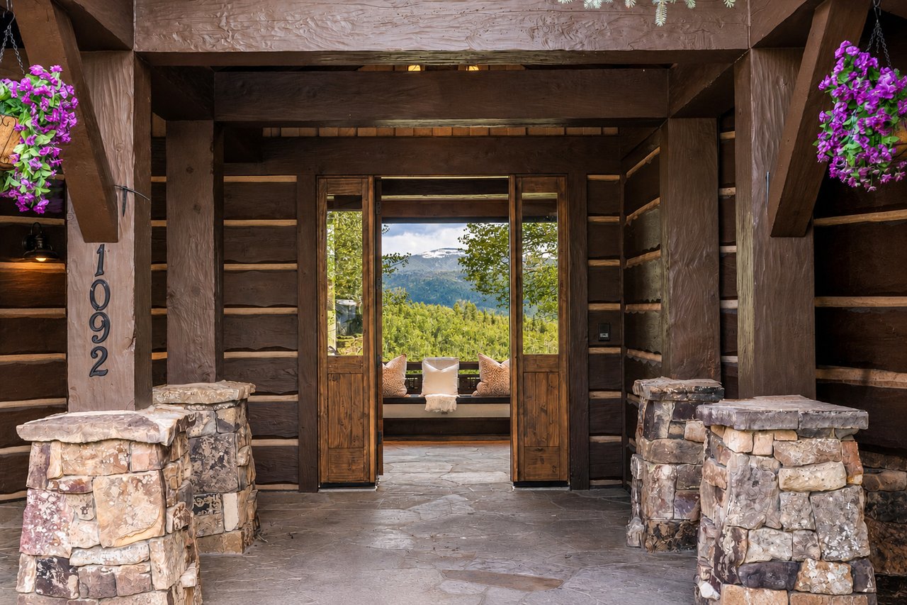 1092 The Summit Trail