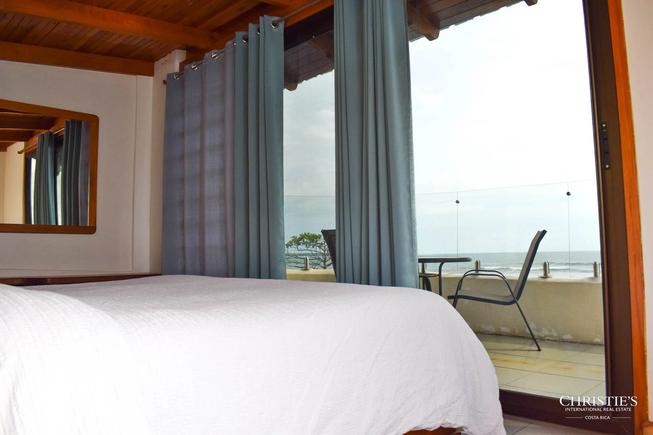 Hotel Las Tortugas - Legendary Beachfront Boutique Hotel