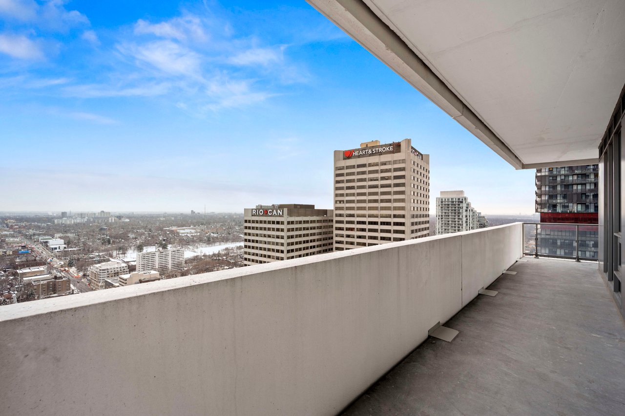 2221 Yonge Street Suite 2909