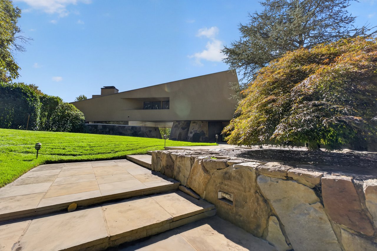 15 Horseshoe Road (Long Island)