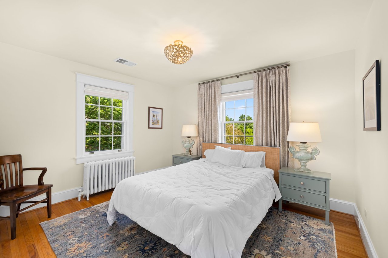 22 W OAK STREET