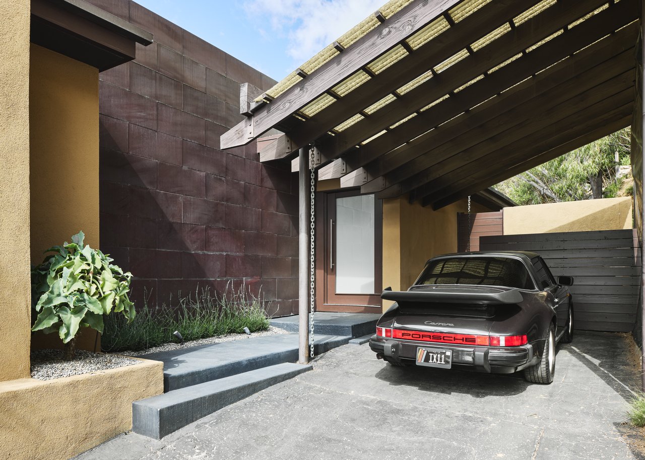 8715 Skyline Dr, Hollywood Hills