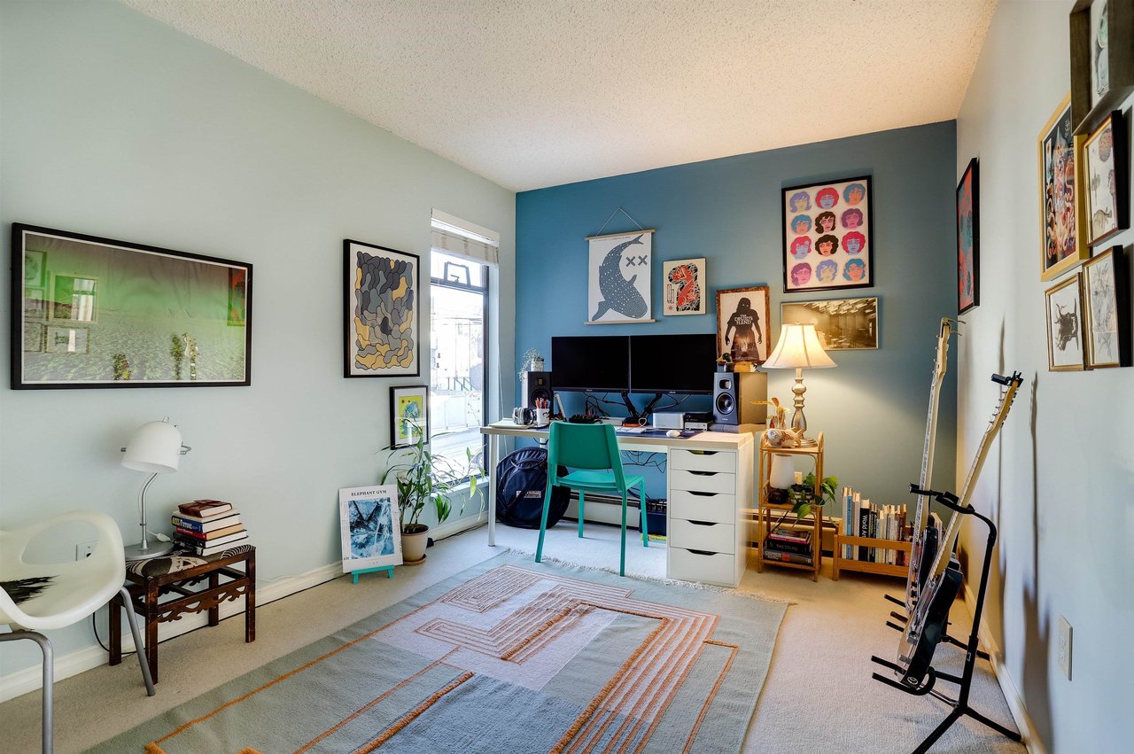 303-2215 Dundas St