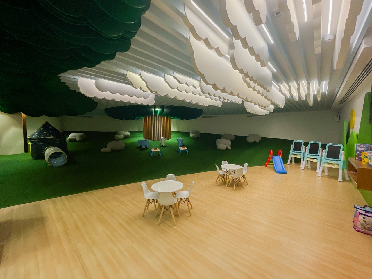 Shark Tower Puerto Cancún