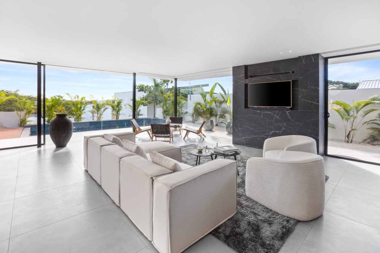 Villa Juba | Contemporary 4-Bedroom Villa with Mono Loco Beach Club Membership in Tamarindo