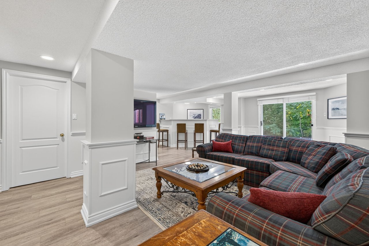 6 Falling Leaf Crt, Aurora