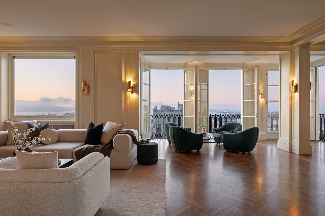 Majestic Pacific Heights View Apartment
